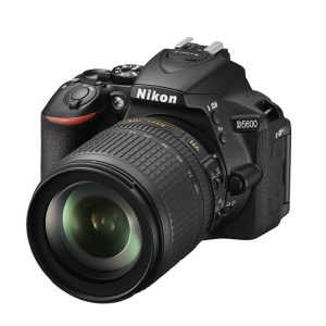 Nikon D5600 + 18-105mm VR ED DX
