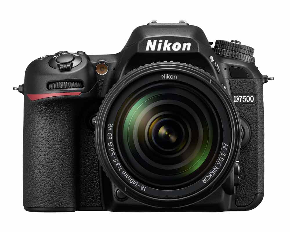 Nikon D7500 + AF-S 18-140mm VR Nikon D7500 + AF-S 18-140mm VR