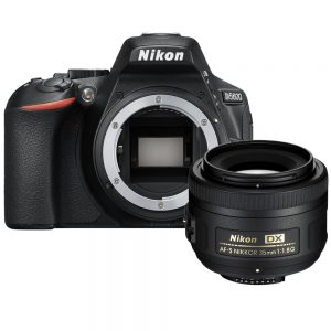 Nikon D5600 + Nikon AF-S 35mm F/1.8G DX