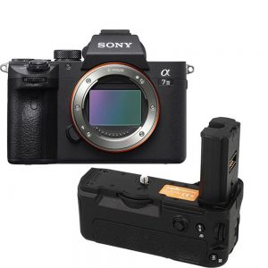 Sony A7 mark III body (ILCE7M3B.CEC) + Jupio Battery Grip